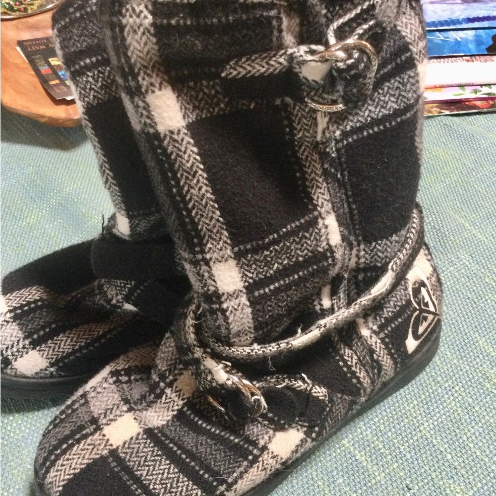 ROXY Plaid Black and White Boots